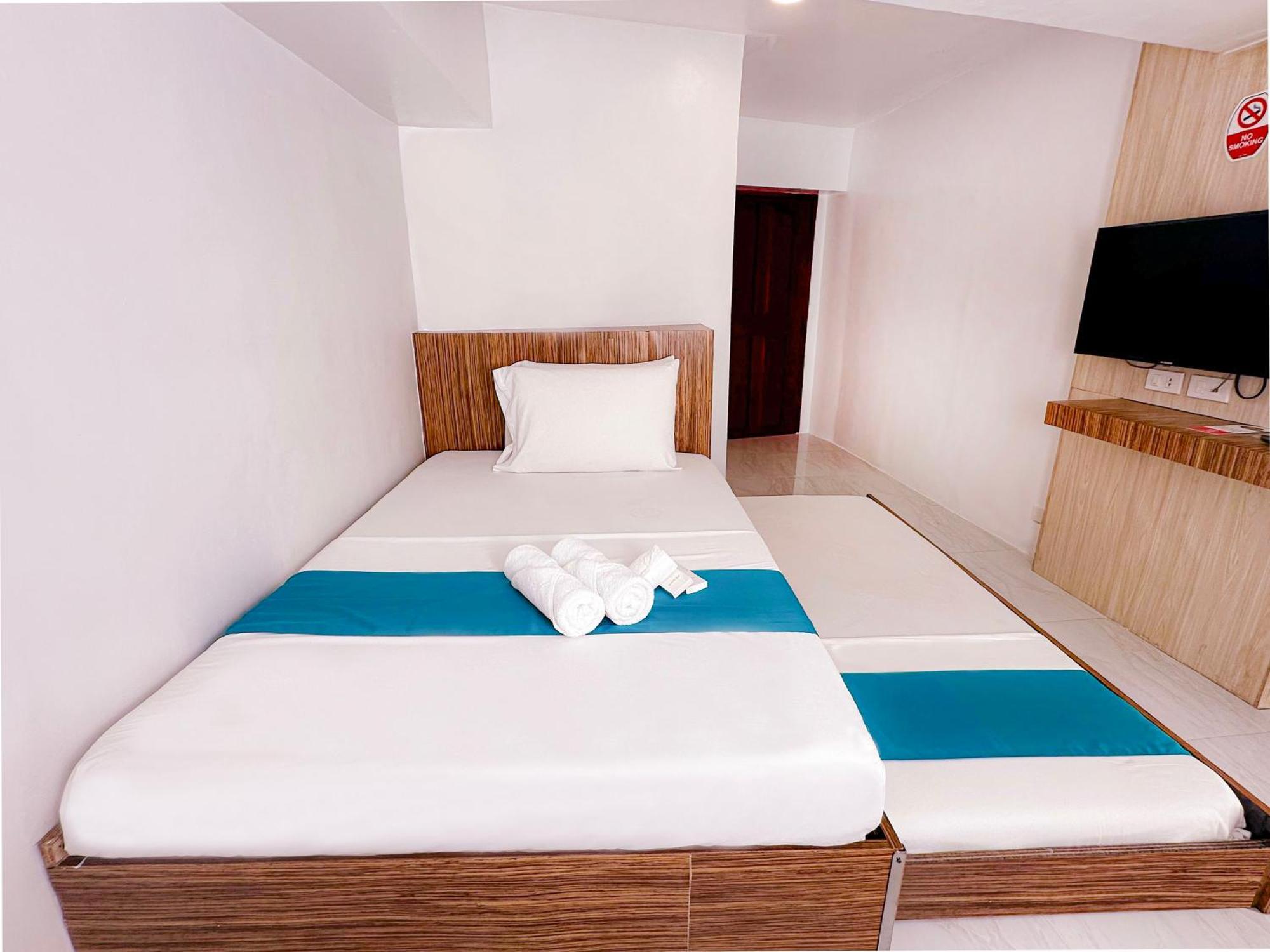 Circuit Hostel Makati City Exterior photo